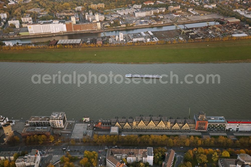 Aerial photograph Köln - Into lofts and luxury - apartment converted warehouses on the banks of the Rhine in the Rhine River Promenade in Cologne in North Rhine-Westphalia NRW