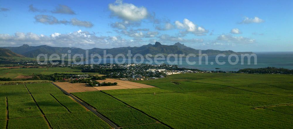 Aerial photograph Mauritius - Blick auf Zuckerrohrfelder, die Stadt Mahebourg und den Mont Lion in Mauritius. View to sugar cane fields, the city Mahebourg and the Mont Lion in Mauritius.