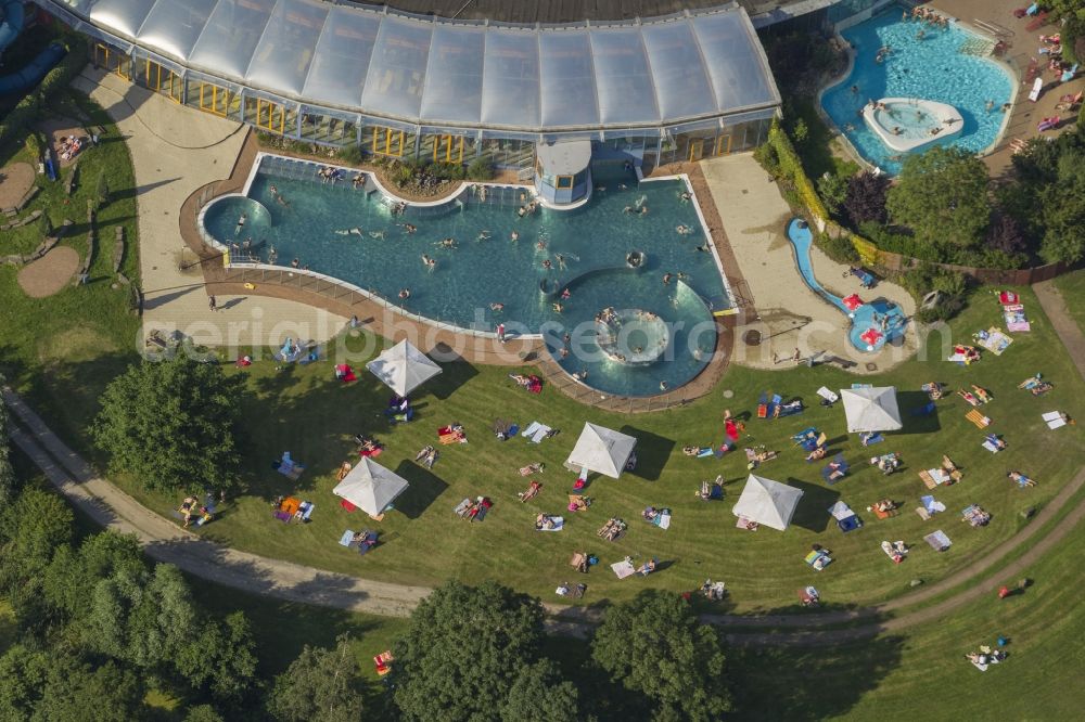 Aerial image Witten - View at the to leisure center Kemnade belonging leisure pool Heveney in the district Heveney in Witten in the federal state North Rhine-Westphalia. Operator is the leisure center Kemnade GmbH