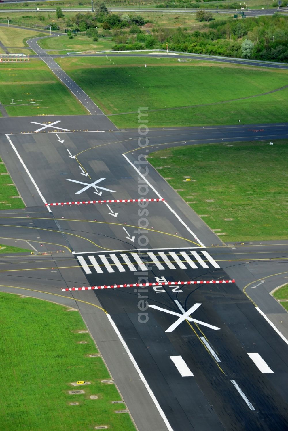 Schönefeld from the bird's eye view: For refurbishment locked Nordbahn - runway on the grounds of the airport in Schoenefeld in Brandenburg