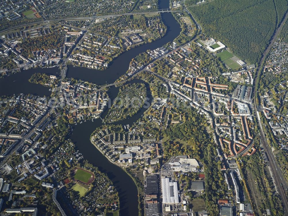 Aerial photograph Berlin - The river junctions of Spree, Dahme and Mueggelspree in the district of Treptow-Koepenick in Berlin. The rivers Dahme and Spree meet in the Koepenick part of the district and circumvent the Baumgarteninsel island. Several bridges, such as the Lange Bridge or the Bridge of the Lindenstrasse street span the rivers. Wuhlheide forest area and the football stadium An der Alten Foersterei area located in the North of the rivers