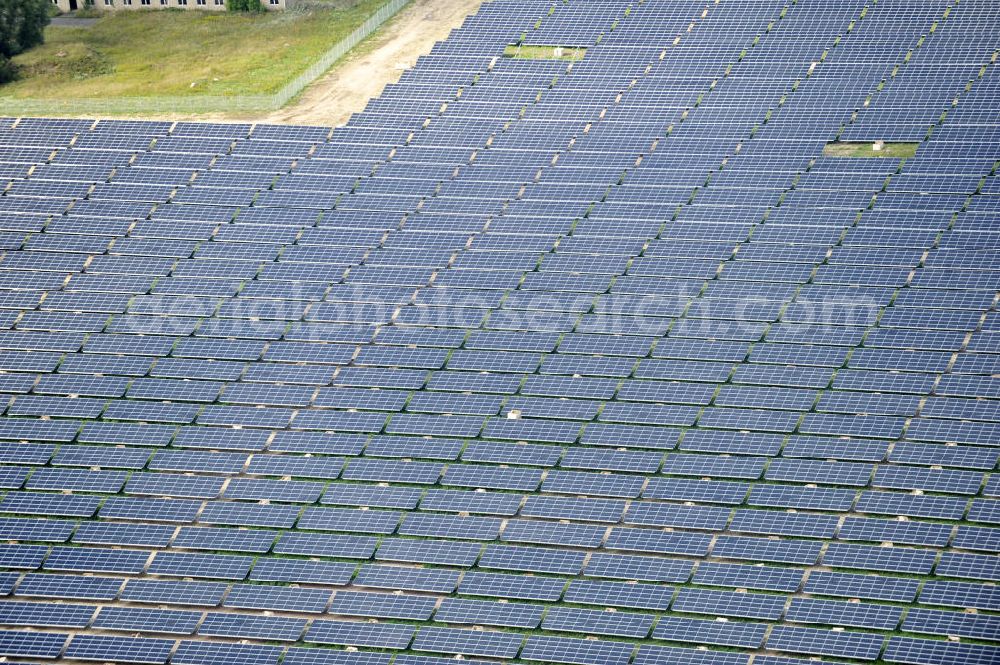 Aerial image Tutow - Neuer zweiter Bauabschnitt des Solarenergiepark am Flugplatz Tutow in Mecklenburg - Vorpommern. Die juwi solar GmbH errichtet hier auf ca. 21 Hektar einen Solarpark mit ca. 65.500 Quadratmetern Solarmodulfläche bei ca. 91.000200 Einzelmodulen und einer Nennleistung von ca. 6780 Kilowattstunden jährlich. Modulhersteller ist die First Solar GmbH, die Unterkonstruktionen werden von der Fa. Schletter Leichtmetallbau GmbH errichtet. View of the second section of the solar energy park at the airport Tutow in Mecklenburg - Western Pomerania.