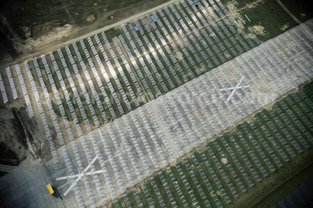 Tutow from the bird's eye view: Neuer zweiter Bauabschnitt des Solarenergiepark am Flugplatz Tutow in Mecklenburg - Vorpommern. Die juwi solar GmbH errichtet hier auf ca. 21 Hektar einen Solarpark mit ca. 65.500 Quadratmetern Solarmodulfläche bei ca. 91.000200 Einzelmodulen und einer Nennleistung von ca. 6780 Kilowattstunden jährlich. Modulhersteller ist die First Solar GmbH, die Unterkonstruktionen werden von der Fa. Schletter Leichtmetallbau GmbH errichtet. View of the second section of the solar energy park at the airport Tutow in Mecklenburg - Western Pomerania.