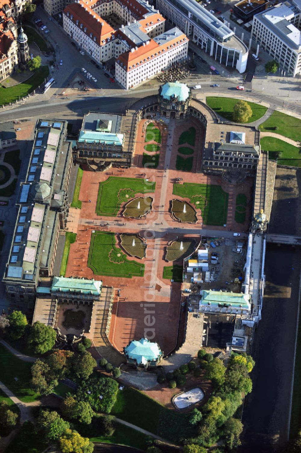 Aerial photograph Dresden - View over the inner yard of Zwinger, a landmark of Dresden and one of the most important complete artworks in Germany, built in Baroque style