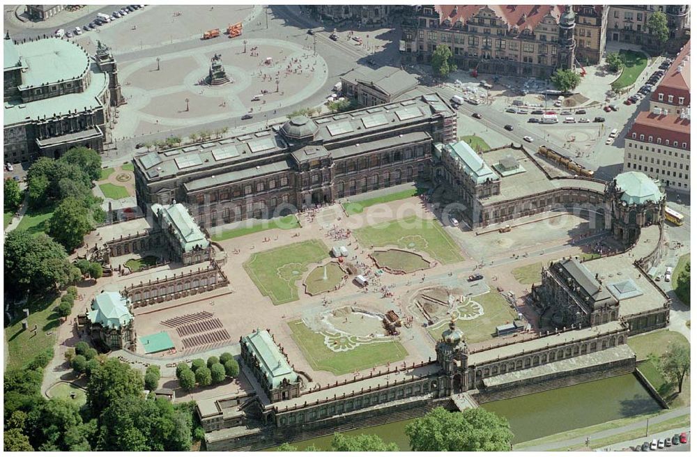 Dresden from the bird's eye view: 10.08.2004 Blick auf den Zwinger in Dresden. Nach der Zerstörung 1945 wurde er bis 1963 komplett restauriert. Selbst nach der großen Überschwemmung 2002 sind nur noch wenige Abteilungen nicht zu besichtigen. Theaterplatz 1, 01067 Dresden