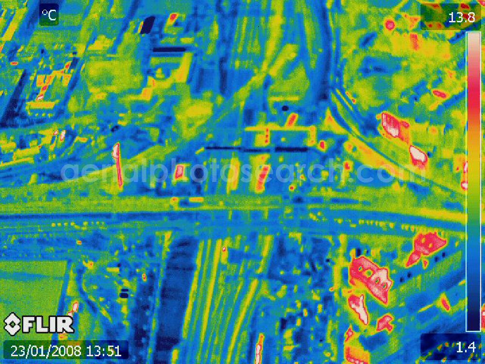 Infrared aerial photograph Berlin - Infrarotbild auf den S-Bahnhof Ostkreuz in der deutschen Hauptstadt Berlin. Schon zu Beginn des 20. Jahrhunderts gab es bereits Umbau-Pläne, auch 1937 und zu DDR-Zeiten, um den mit Treppen und Winkeln versehenen Bahnhof besser nutzbar zu machen. Letztlich scheute man die Komplexität und hohe Kosten und der Bahnhof blieb ohne wesentliche Veränderungen. Nun trägt er den Spitznamen Rostkreuz. Er steht teilweise unter Denkmalschutz, sodass für die vorgesehene Sanierung des Bahnhofskomplexes Kompromisse zum Erhalt der historischen Bausubstanz eingegangen werden müssen. Der Umbau kommt dennoch einem Neubau gleich, der aber bei laufendem Zugbetrieb durchgeführt werden soll und daher bis zu zehn Jahre in Anspruch nehmen wird. Zur Erweiterung des Bahnhofs ist die Errichtung einer 132 Meter langen, 79 Meter breiten und 15 Meter hohen Bahnhofshalle neben der Ringbahn vorgesehen, in der auch Züge der Regionalbahn halten sollen. Unter an derem werden dabei zehn Aufzüge und 17 Fahrtreppen errichtet.