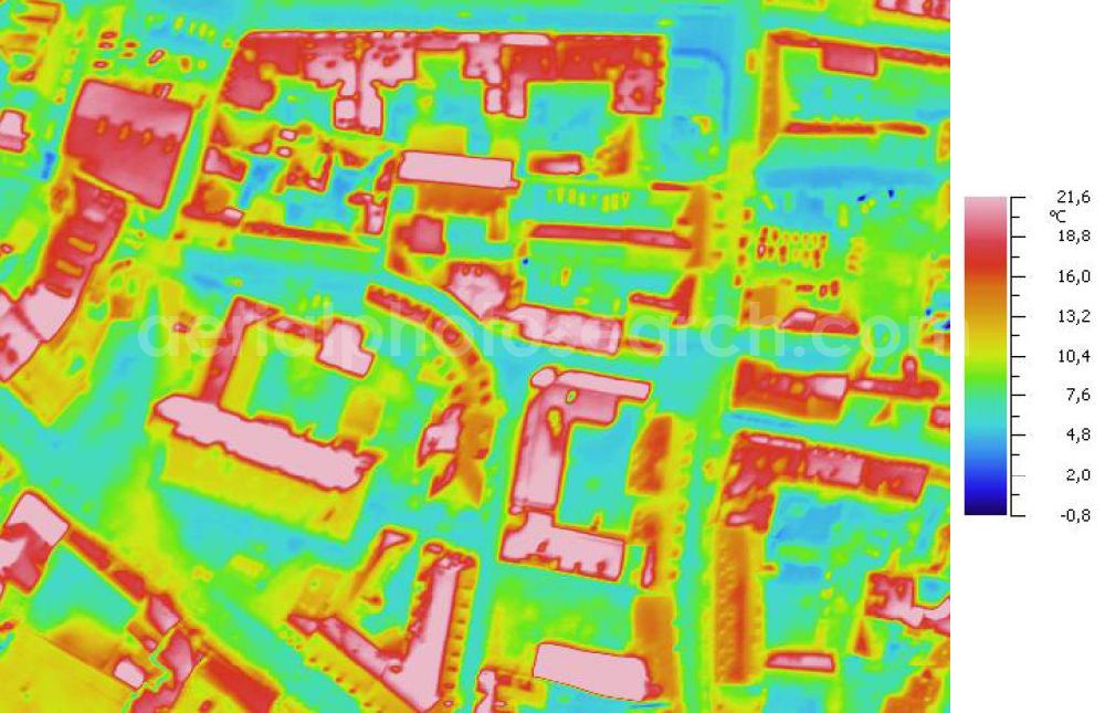 Infrared aerial photograph HALLE - Infrarotaufnahme als Senkrechtluftbild voon Wohngebieten an der Kleine Märkerstrasse, Leipziger Straße; Sternstraße in der Altstadt. Aufgenommen wurden diese auf 1/10 tel Grad genauen Wärmeluftaufnahmen mit einem Luftbild-Infrarotkamerasystem der Firma JENOPTIK. Jena Optronik GmbH,