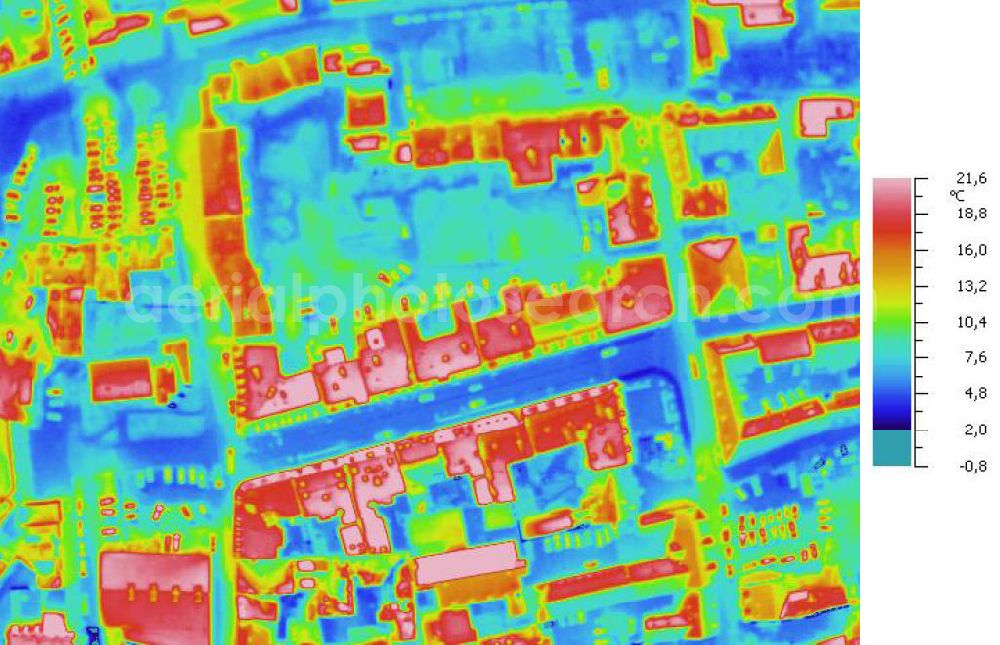 Infrared aerial photograph HALLE / Saale - Infrarotaufnahme als Senkrechtluftbild voon Wohngebieten an der Kleinen Brauhausstraße, Sternstraße; Große Brauhausstraße, Christian-Wolff-Straße in der Altstadt. Aufgenommen wurden diese auf 1/10 tel Grad genauen Wärmeluftaufnahmen mit einem Luftbild-Infrarotkamerasystem der Firma JENOPTIK. Jena Optronik GmbH,