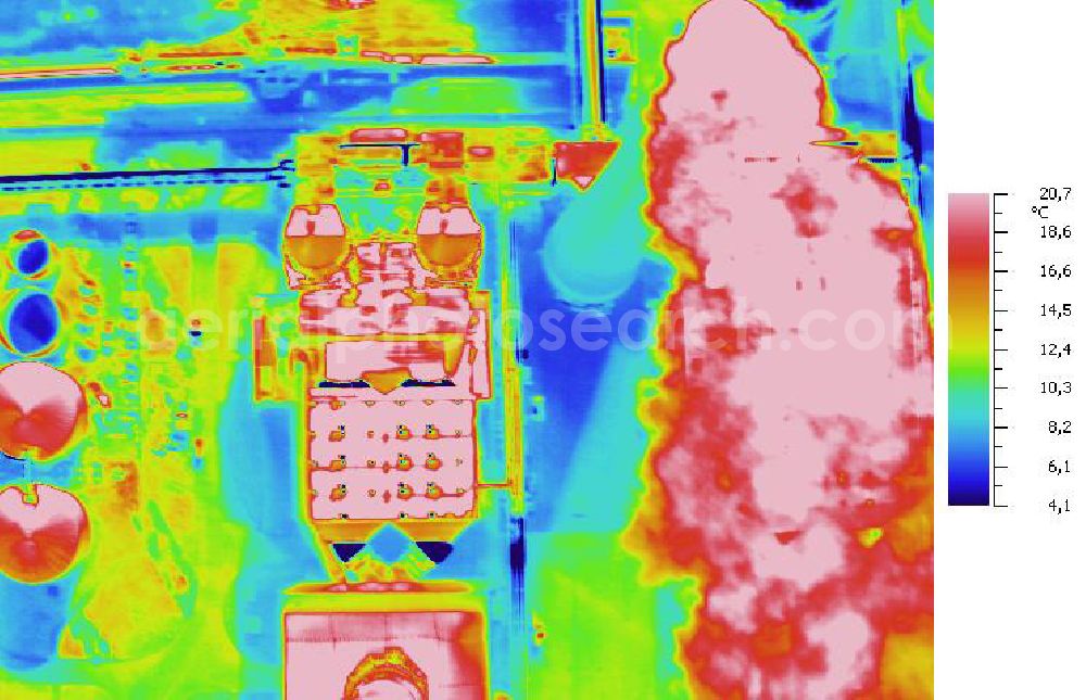 Infrared aerial photograph SCHKOPAU - Infrarotaufnahme als Senkrechtluftbild von den Turbinenhallen des Heizkraftwerkes Schkopau. Aufgenommen wurden diese auf 1/10 tel Grad genauen Wärmeluftaufnahmen mit einem Luftbild-Infrarotkamerasystem der Firma JENOPTIK. Jena Optronik GmbH,