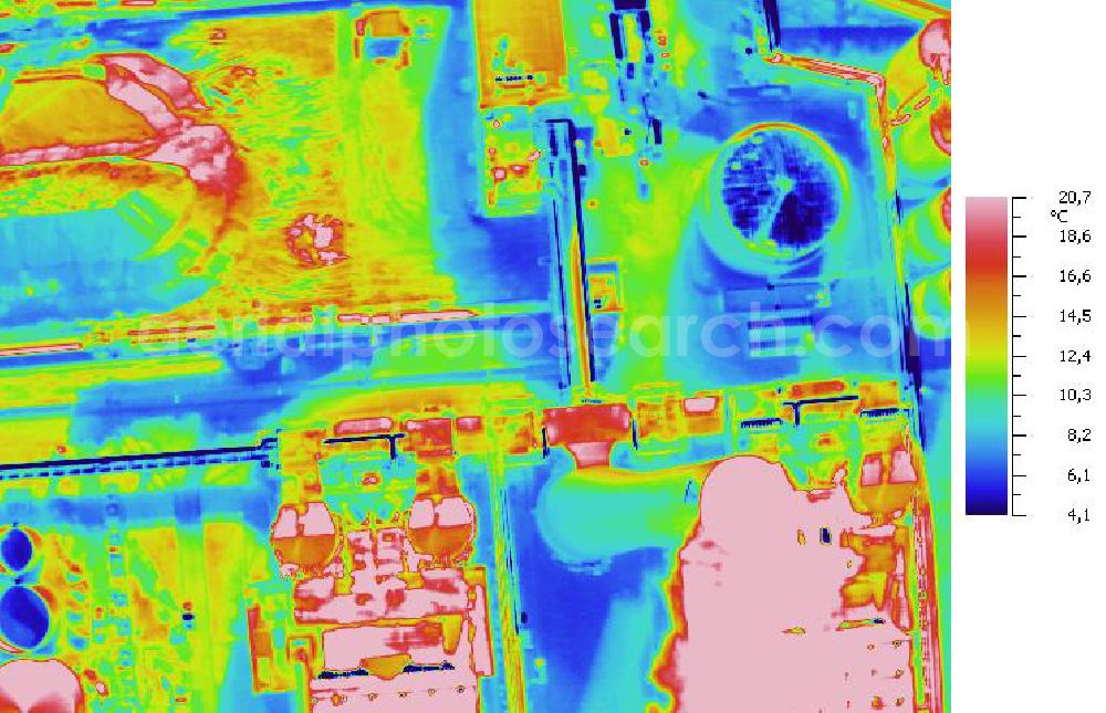 Infrared aerial photograph SCHKOPAU - Infrarotaufnahme als Senkrechtluftbild von den Turbinenhallen des Heizkraftwerkes Schkopau. Aufgenommen wurden diese auf 1/10 tel Grad genauen Wärmeluftaufnahmen mit einem Luftbild-Infrarotkamerasystem der Firma JENOPTIK. Jena Optronik GmbH,