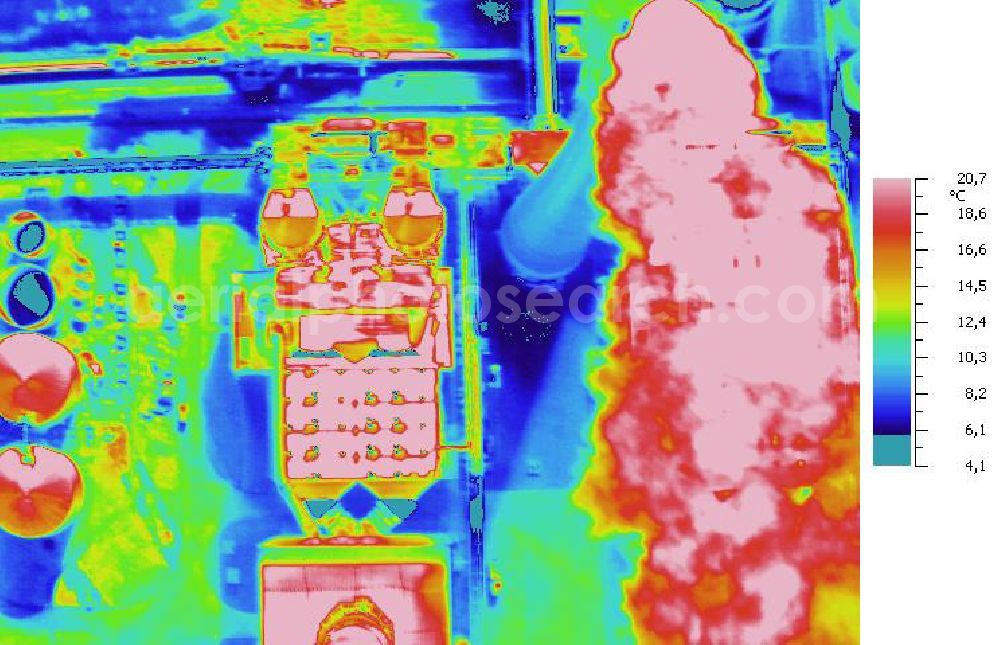 Infrared aerial photograph SCHKOPAU - Infrarotaufnahme als Senkrechtluftbild von den Turbinenhallen des Heizkraftwerkes Schkopau. Aufgenommen wurden diese auf 1/10 tel Grad genauen Wärmeluftaufnahmen mit einem Luftbild-Infrarotkamerasystem der Firma JENOPTIK. Jena Optronik GmbH,