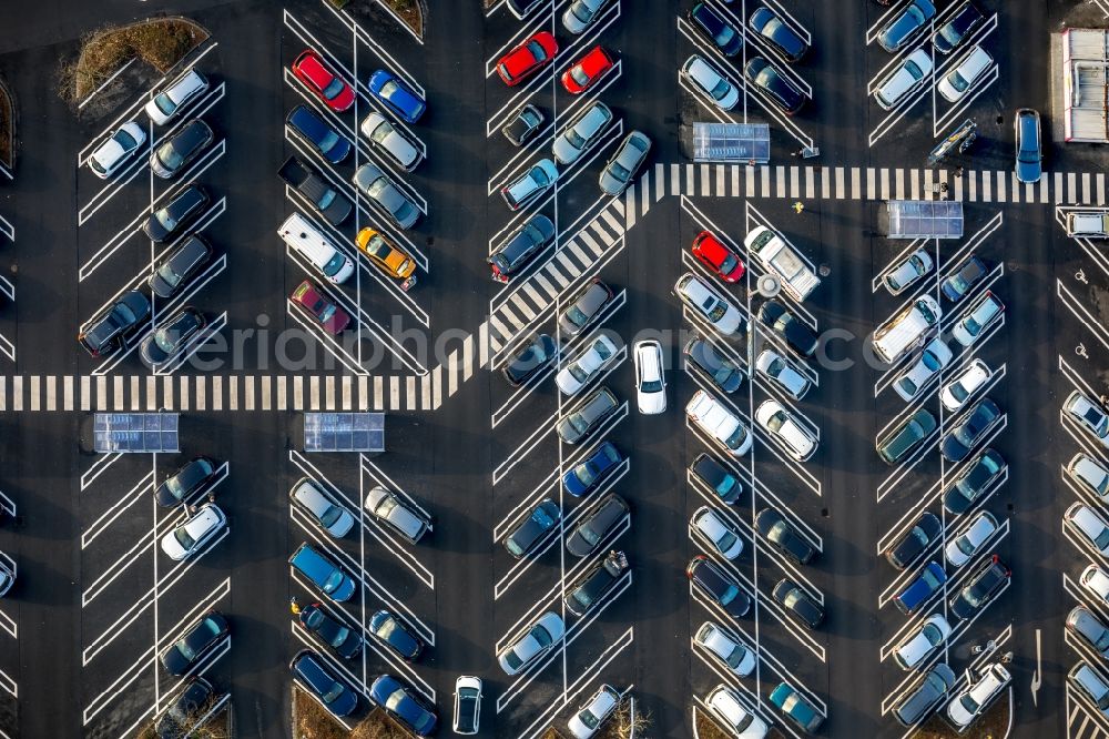 Vertical aerial photograph Hamm - Vertical aerial view from the satellite perspective of the Parking space for parked cars at the shopping center Am Schacht III in Hamm in the state North Rhine-Westphalia, Germany