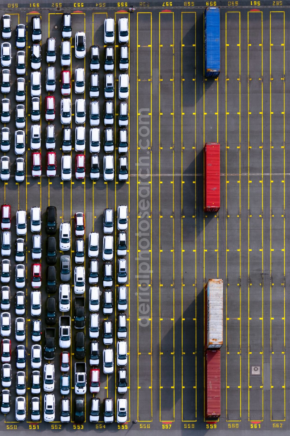 Vertical aerial photograph Bremerhaven - Vertical aerial view from the satellite perspective of the parking spaces for automobiles - cars and containers in the district Stadtbremisches Ueberseehafengebiet Bremerhaven in Bremerhaven in the state Bremen, Germany