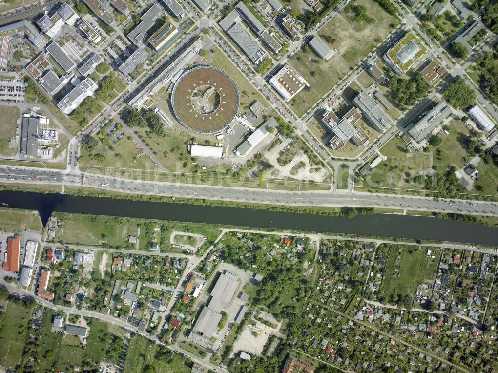 Vertical aerial photograph Berlin - Senkrechtluftbild auf den Wissenschafts- und Wirtschaftsstandort Adlershof, kurz WISTA, er liegt im Berliner Ortsteil Adlershof im Bezirk Treptow-Köpenick. Aus dem ehemaligen Gelände des DDR-Fernsehens, der Akademie der Wissenschaften der DDR und des Wachregiments Feliks Dzierzynski wurde mit Hilfe öffentlicher Fördergelder von über 200 Millionen Euro ein Wissenschafts- und Technologiepark mit nebenliegendem Medienstandort gebaut. Die 1991 vom Land Berlin gegründete Entwicklungsgesellschaf???????????????????????????????????????????????????????????????????????????????????????????????????????????????????????????????????????????????????????????????????????????????????????????????????????????????????????????????????????????????????????????????????????????????????????????????????????????????????????????????????????????????????????????????????????????????????????????????????????????????????????????????????????????????????????????????????????????????????????????????????????????????????????????????