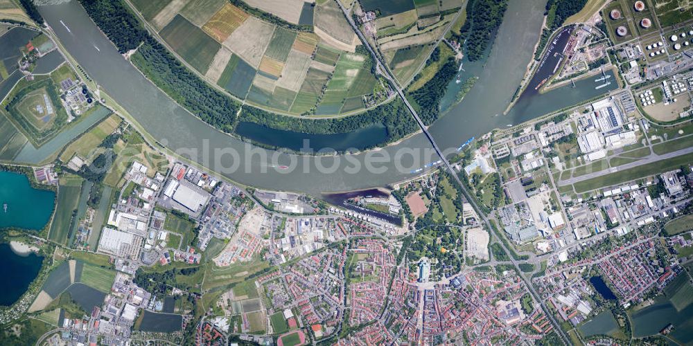 Vertical aerial photograph Speyer - Vertical aerial photograph of the old town area at the Speyer Cathedral and the industrial and commercial area on the airfield in Speyer on the Rhine. In the satellite view and the Technik Museum Speyer