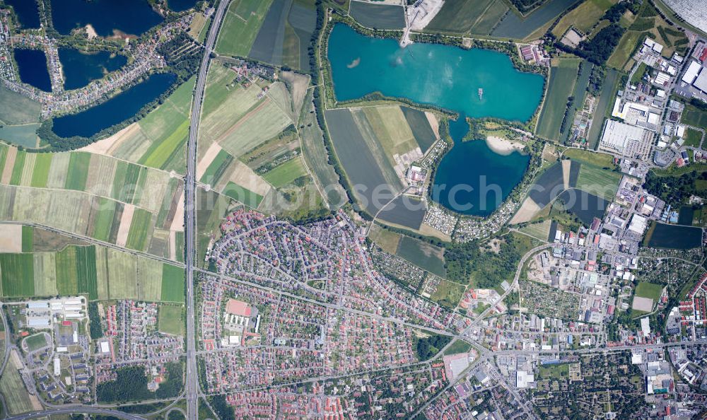 Vertical aerial photograph Speyer - Vertical aerial photograph of the city of Speyer in Rhineland-Palatinate Spitzenrheinhof. In the satellite view of the chain of lakes Wammsee, Steinhausenwühlsee, Speyerlachsee, Sonnensee, Kuhuntersee