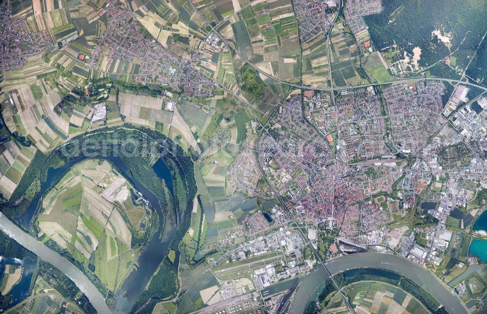 Vertical aerial photograph Speyer - Vertical aerial photograph of the city of Speyer with the surrounding places Dudenhofen, Römerberg Mechtersheim in Rhineland-Palatinate. In the satellite view of the history of the federal highway A61 / E31 and the B9