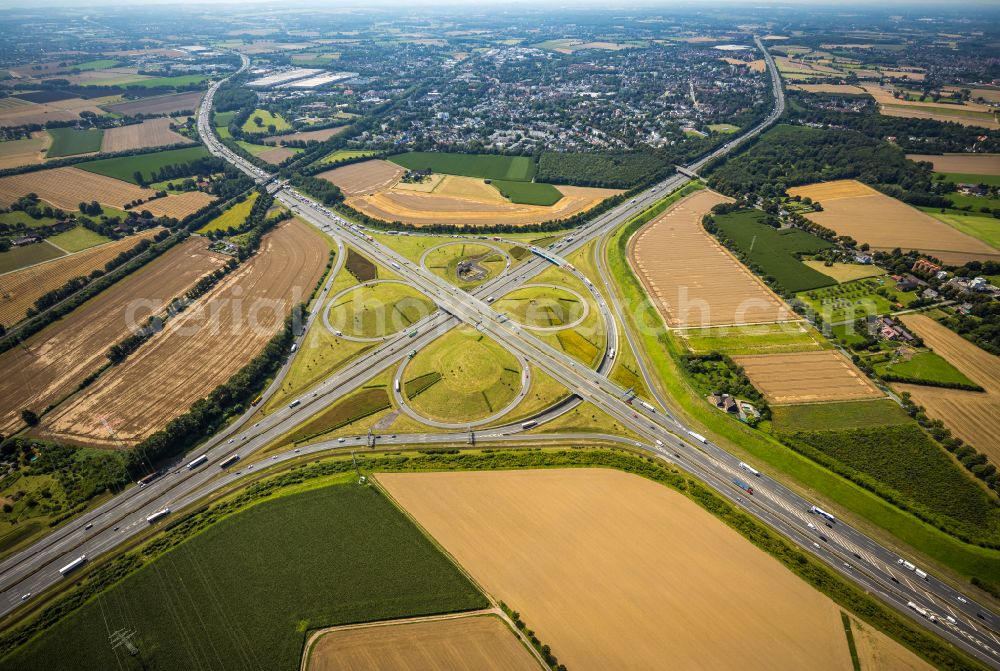 Vertical aerial photograph Kamen - Traffic flow at the intersection- motorway A 1 A2 Kamener Kreuz in Kamen in the state North Rhine-Westphalia, Germany