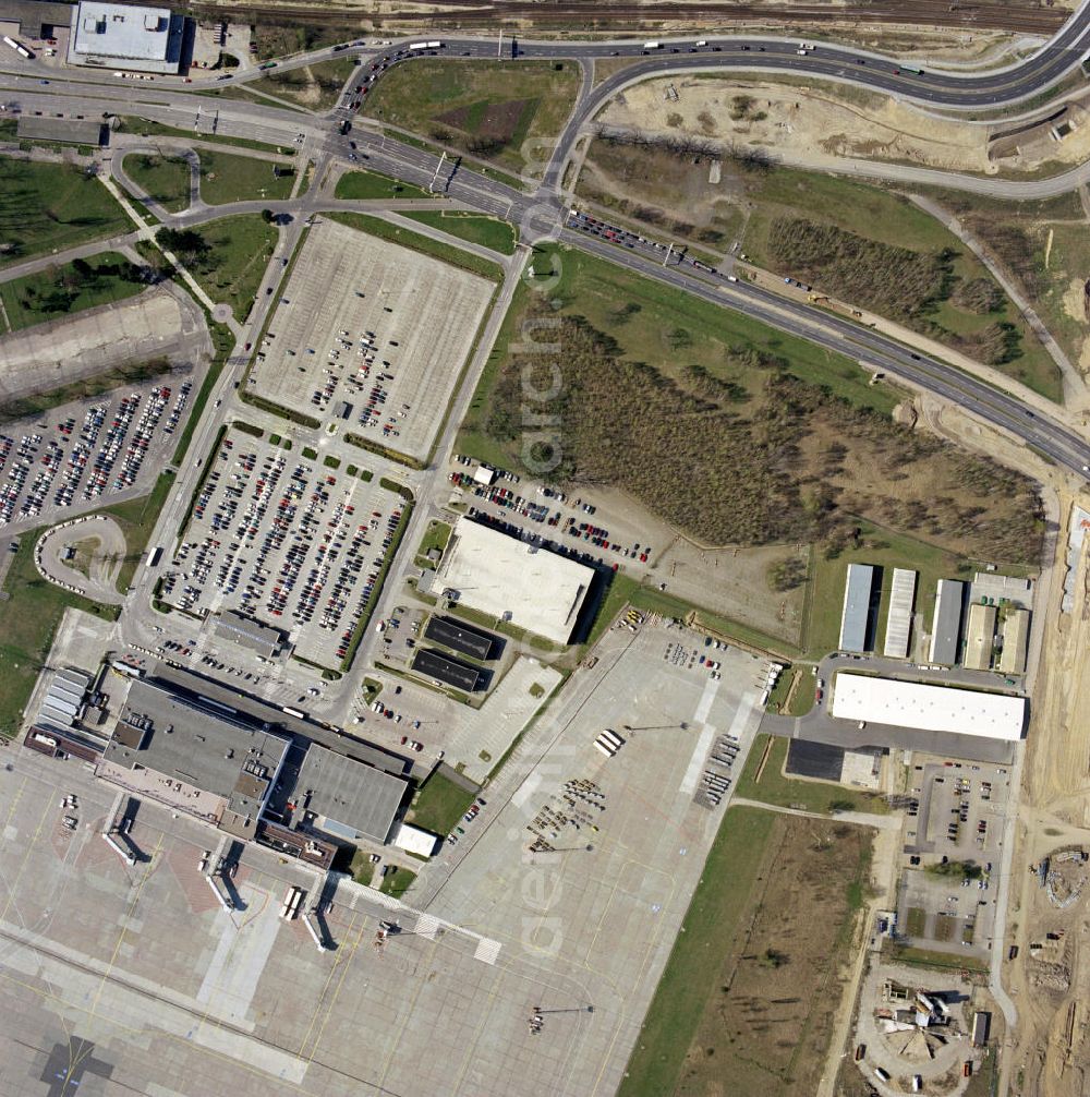 Vertical aerial photograph Schönefeld - Senkrechtluftbild des Abfertigungsgebäudes am Flughafen Schönefeld. Vertical aerial photograph of the terminal at Schoenefeld Airport.