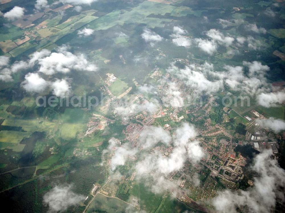 Vertical aerial photograph Belzig / Brandenburg - 9000 ft Senkrechtaufnahme - Senkrechtluftbild vom Stadtzentrum Belzig mit Wolken. Datum: 27.05.2003