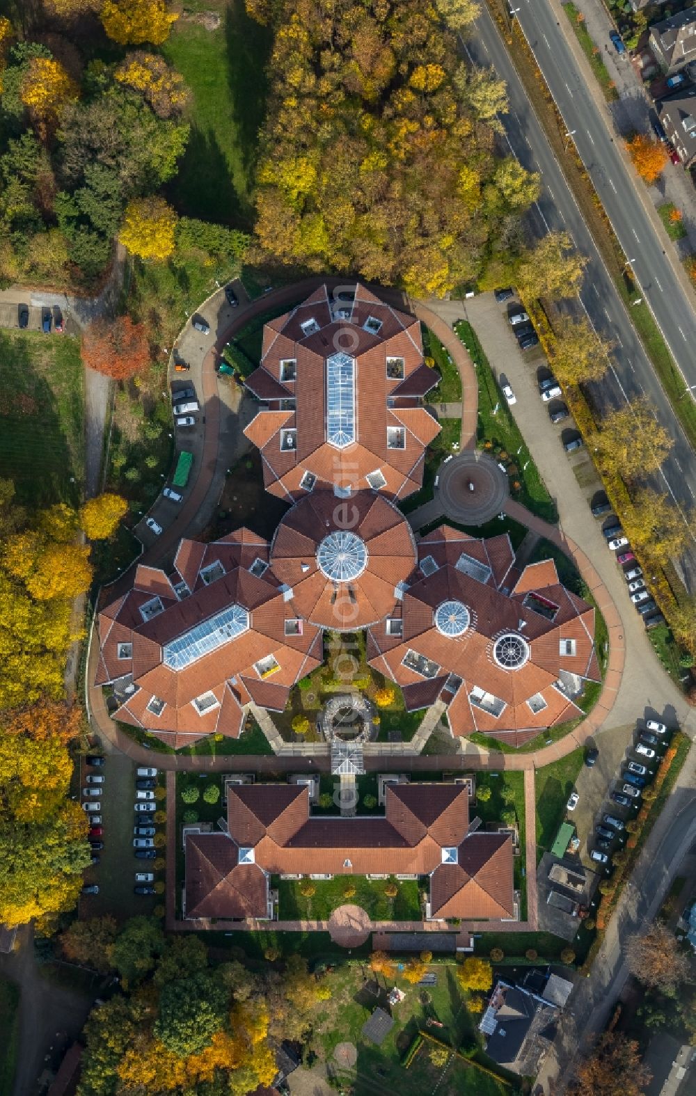 Vertical aerial photograph Bottrop - Vertical aerial view from the satellite perspective of the Building the retirement home KWA Stift Urbana in Stadtgarten at the Kirchhellener street in Bottrop in the state North Rhine-Westphalia