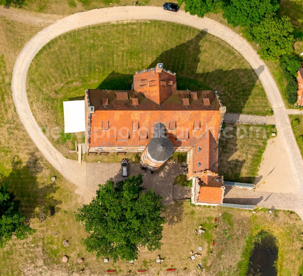 Vertical aerial photograph Schwinkendorf - Vertival Photo of Complex of the hotel building Schloss Ulrichshusen in the district Ulrichshusen in Schwinkendorf in the state Mecklenburg - Western Pomerania