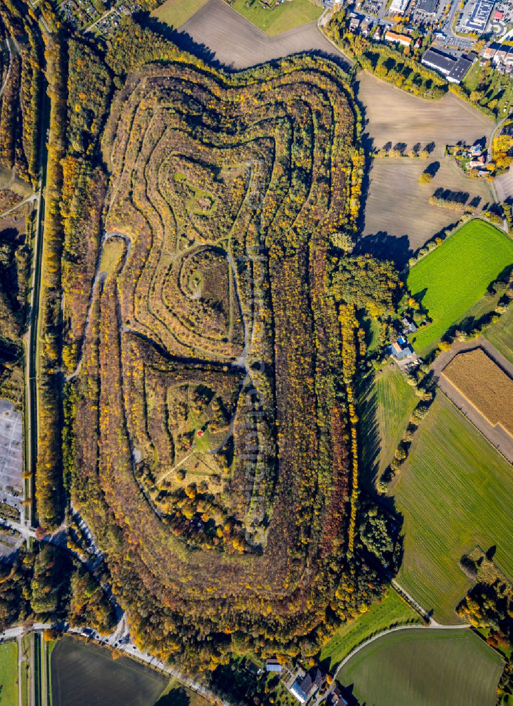 Vertical aerial photograph Hamm - Vertical aerial view from the satellite perspective of the former mining dump Kissinger Hoehe in the district Wiescherhoefen in Hamm at Ruhrgebiet in the state North Rhine-Westphalia, Germany