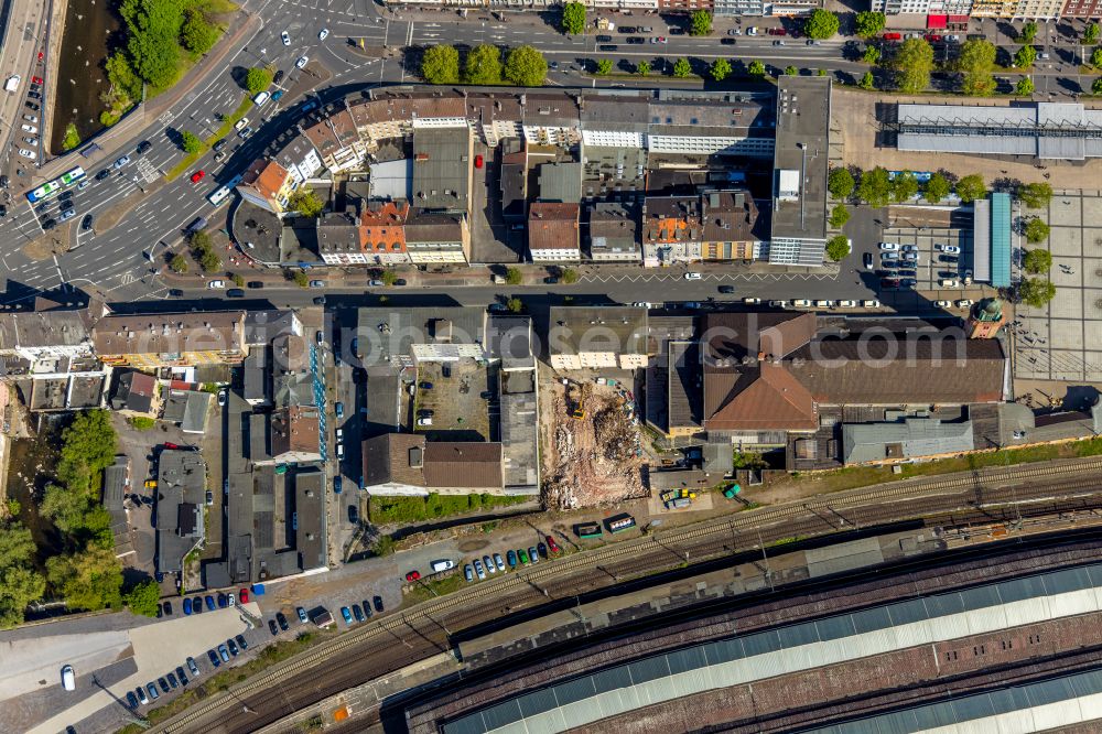 Vertical aerial photograph Hagen - Vertical aerial view from the satellite perspective of the Track progress and building of the main station of the railway on street Am Hauptbahnhof in Hagen at Ruhrgebiet in the state North Rhine-Westphalia, Germany