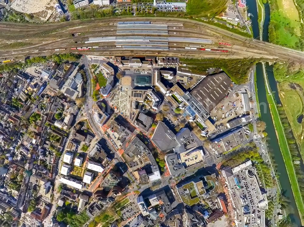 Vertical aerial photograph Hamm - Vertical aerial view from the satellite perspective of the city center on track progress and building of the main station of the railway in Hamm in the state North Rhine-Westphalia, Germany