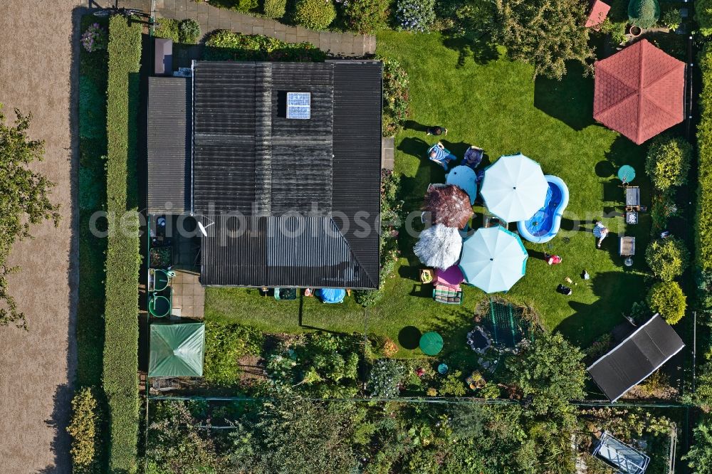 Vertical aerial photograph Köln - Vertical aerial view from the satellite perspective of a garden colony in the district Hoenningen in Cologne in the state North Rhine-Westphalia, Germany