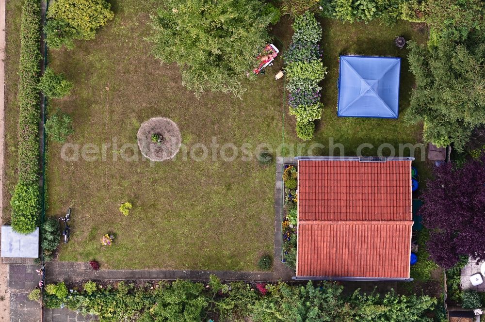 Vertical aerial photograph Köln - Vertical aerial view from the satellite perspective of a garden colony in the district Hoenningen in Cologne in the state North Rhine-Westphalia, Germany