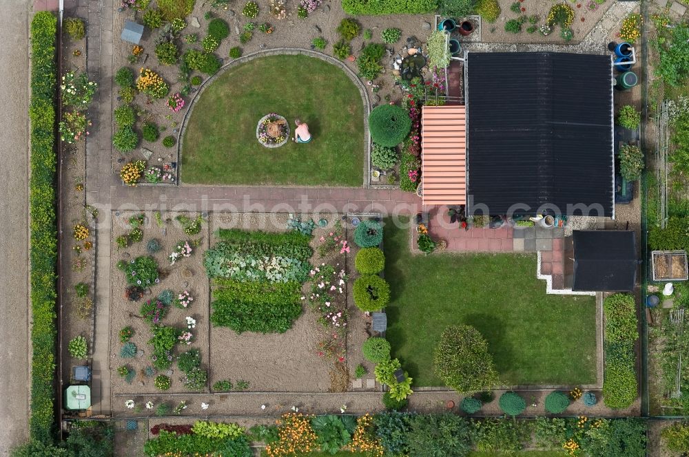 Vertical aerial photograph Köln - Vertical aerial view from the satellite perspective of a garden colony in the district Hoenningen in Cologne in the state North Rhine-Westphalia, Germany