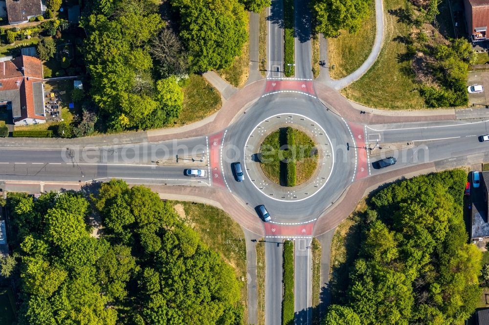 Vertical aerial photograph Wesel - Vertical aerial view from the satellite perspective of the traffic management of the roundabout road Nordstrasse - Gruenstrasse in Wesel in the state North Rhine-Westphalia, Germany