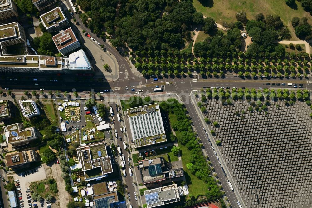 Vertical aerial photograph Berlin - Vertical aerial view from the satellite perspective of the road over the crossroads Lennestrasse - Ebertstrasse - Hanna-Arendt-Strasse - In den Ministergaerten in the district Tiergarten in Berlin, Germany