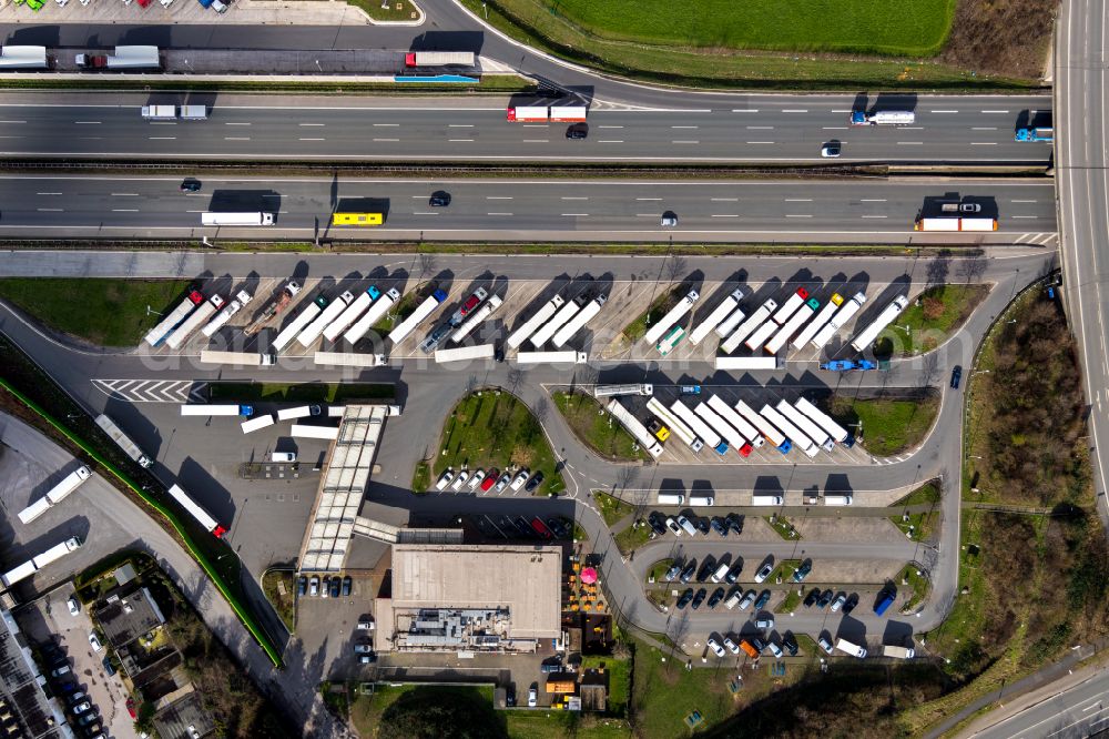 Vertical aerial photograph Fuhlenbrock - Vertical aerial view from the satellite perspective of the Lorries - parking spaces at the highway rest stop and parking of the BAB A 2 in Fuhlenbrock at Ruhrgebiet in the state North Rhine-Westphalia, Germany