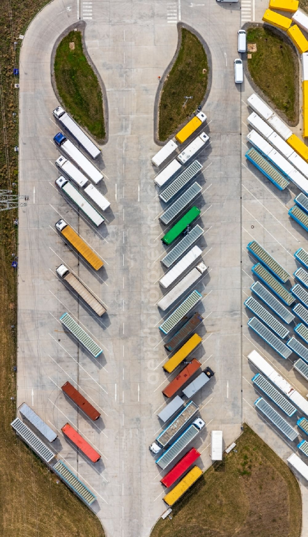 Vertical aerial photograph Werne - Vertical aerial view from the satellite perspective of the lorries and Truck storage areas and free-standing storage on Carl-Zeiss-Strasse in Werne in the state North Rhine-Westphalia, Germany