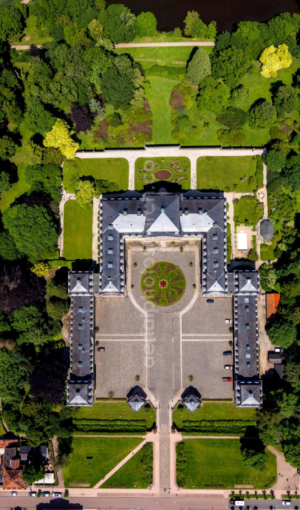 Vertical aerial photograph Bad Arolsen - Vertical aerial view from the satellite perspective of the palace Schloss Arolsen on Schlossstrasse in Bad Arolsen in the state Hesse, Germany