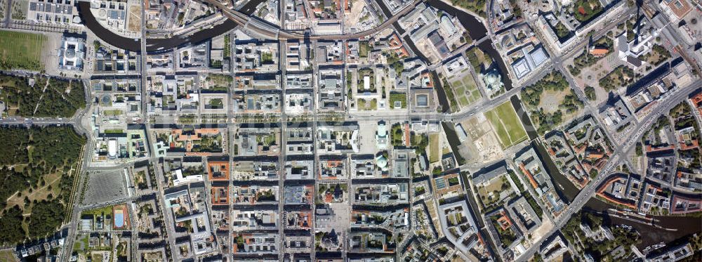 Vertical aerial photograph Berlin - Senkrechtaufnahme - Senkrechtluftbild auf den Stadtteil Beriln-Mitte rund um die Straße Unter-den-Linden vom Brandenburger Tor vorbei am Deutschen Historischem Museum, am Alten Museum, Berliner Dom, Schlossplatz zum Alexanderplatz mit dem Berliner Fernsehturm und Rotem Rathaus.