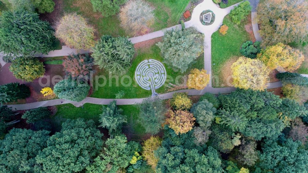 Vertical aerial photograph Hennef (Sieg) - Vertical aerial view from the satellite perspective of the park of on Kurpark in Hennef (Sieg) in the state North Rhine-Westphalia, Germany