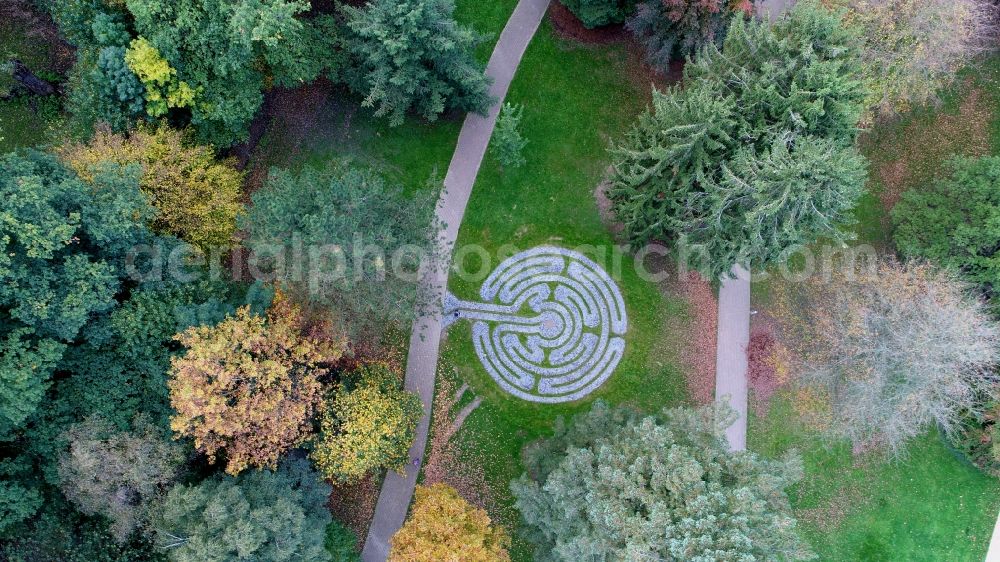 Vertical aerial photograph Hennef (Sieg) - Vertical aerial view from the satellite perspective of the park of on Kurpark in Hennef (Sieg) in the state North Rhine-Westphalia, Germany