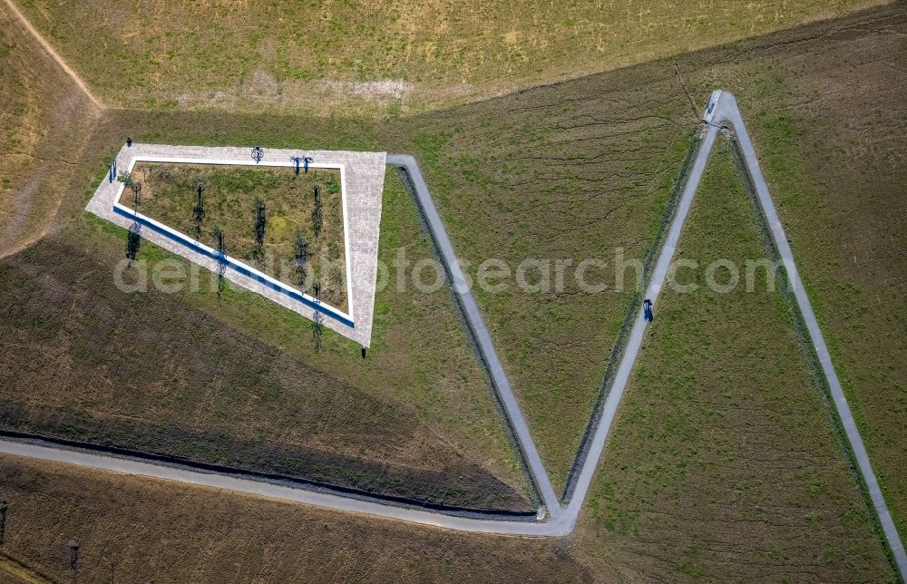 Vertical aerial photograph Gelsenkirchen - Vertical aerial view from the satellite perspective of the layout of a new park with paths and green areas in the district Hassel in Gelsenkirchen at Ruhrgebiet in the state North Rhine-Westphalia, Germany