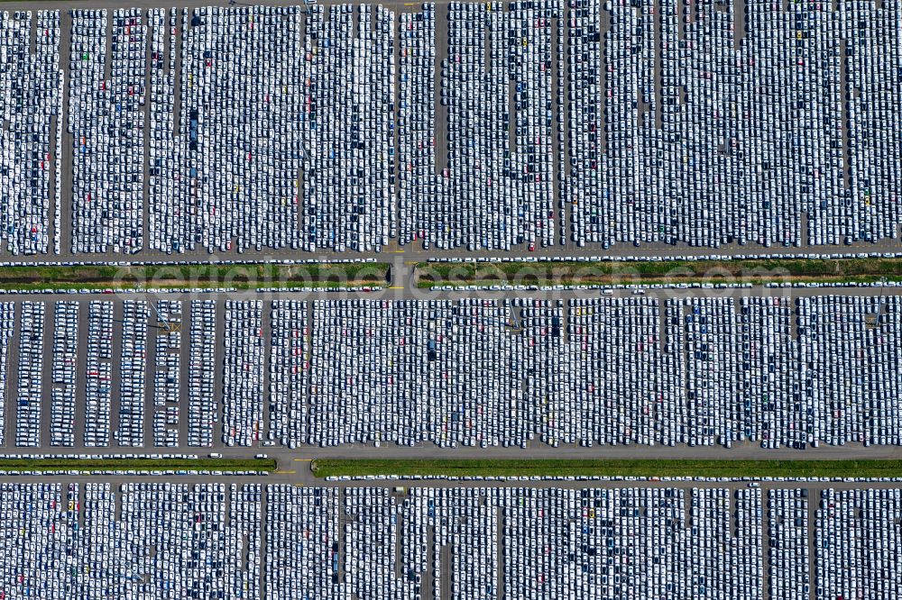 Vertical aerial photograph Emden - Vertical aerial view from the satellite perspective of the parking and storage space for automobiles on factory of Volkswagen AG in Emden in the state Lower Saxony, Germany