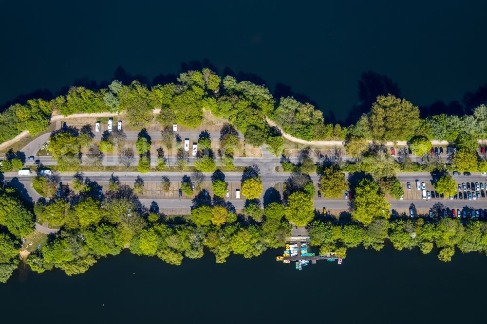 Vertical aerial photograph Duisburg - Vertical aerial view from the satellite perspective of the parking and storage space for automobiles on Kalkweg at Wambachsee in the district Wedau in Duisburg in the state North Rhine-Westphalia, Germany