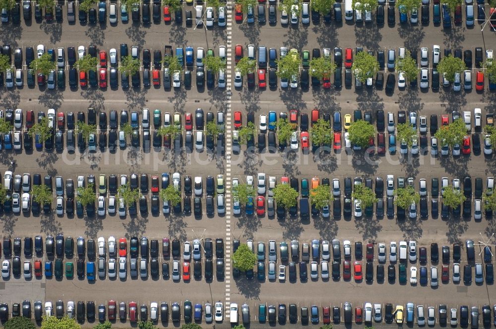 Vertical aerial photograph Köln - Vertical aerial view from the satellite perspective of the Lorries and Truck storage areas and free-standing storage Fordwerke Koeln Niehl in Cologne in the state North Rhine-Westphalia, Germany, Employee parking lot