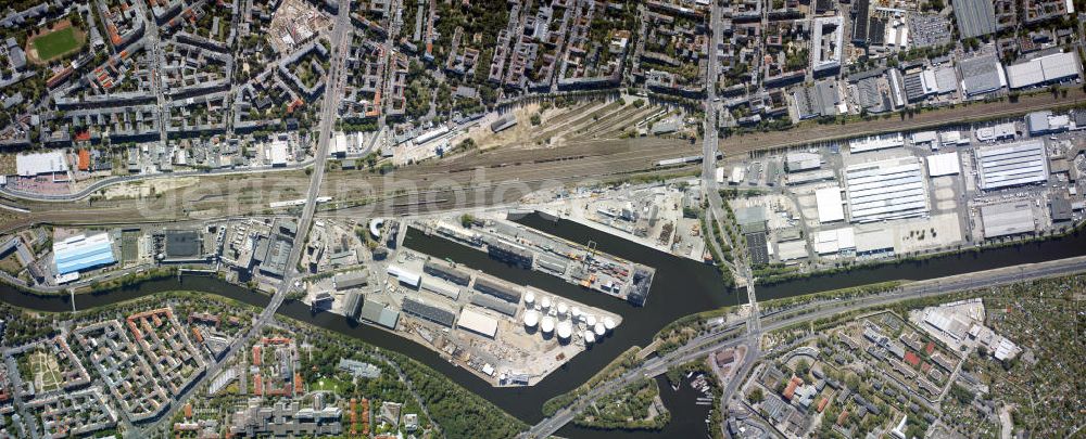 Vertical aerial photograph Berlin - Senkrechtaufnahme - Senkrechtluftbild aus 5000 ft Höhe vom Areal des Berliner Westhafens der BEHALA. Mit im Bild die Bereiche an der Siemensstrasse, Seestraße, Beusselstraße, Putlitzstrasse. BEHALA Berliner Hafen- u. Lagerhaus-Betriebe GmbH, Zentrale Westhafen an der Westhafenstraße 1 in 13353 Tiergarten