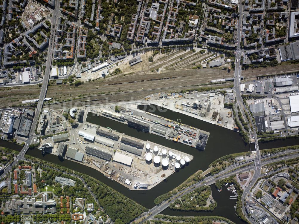 Vertical aerial photograph Berlin - Senkrechtaufnahme - Senkrechtluftbild aus 5000 ft Höhe vom Areal des Berliner Westhafens der BEHALA. Mit im Bild die Bereiche an der Siemensstrasse, Seestraße, Beusselstraße, Putlitzstrasse. BEHALA Berliner Hafen- u. Lagerhaus-Betriebe GmbH, Zentrale Westhafen an der Westhafenstraße 1 in 13353 Tiergarten