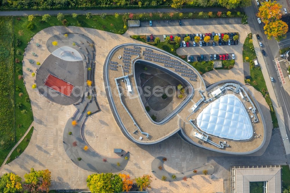 Vertical aerial photograph Bochum - Vertical aerial view from the satellite perspective of the school building of the Neues Gymnasium Bochum an der Querenburger Strasse in Bochum in the state North Rhine-Westphalia