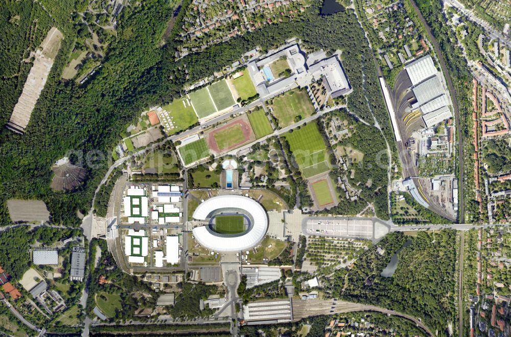 Vertical aerial photograph Berlin - Senkrechtaufnahme - Senkrechtluftbild vom Gelände des Berliner Olympiastadions zur Fußballweltmeisterschaft 2006. Olympiastadion Berlin GmbH, Olympischer Platz 3 in 14053 BERLIN. (A)