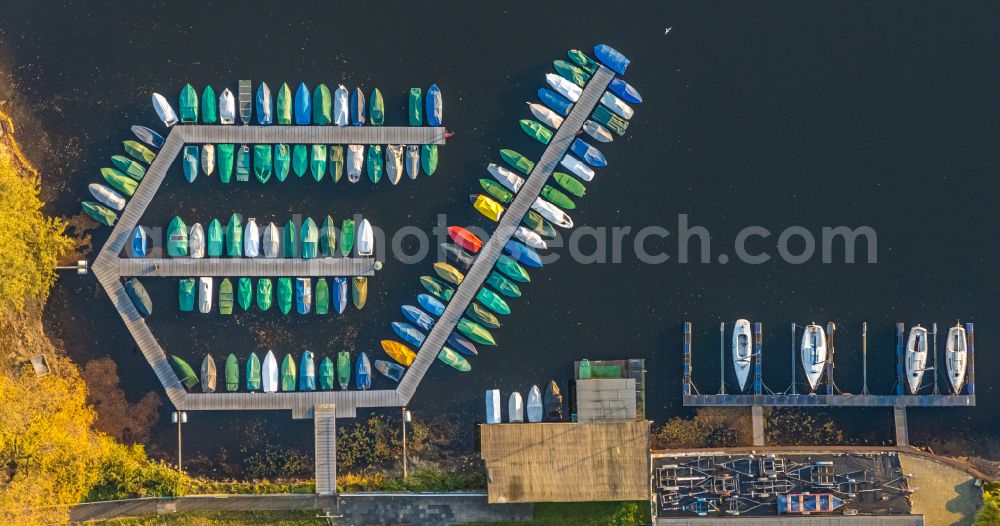 Vertical aerial photograph Duisburg - Vertical aerial view from the satellite perspective of the pleasure boat marina with docks and moorings on the shore area of Masurensee on street Masurenallee in the district Wedau in Duisburg at Ruhrgebiet in the state North Rhine-Westphalia, Germany