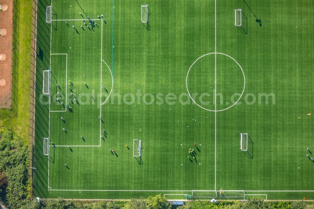 Vertical aerial photograph Bochum - Vertical aerial view from the satellite perspective of the Participants of the training at the sport area VfL Bochum 1848 Fussballgemeinschaft e. V. on Castroper Strasse in Bochum in the state North Rhine-Westphalia, Germany